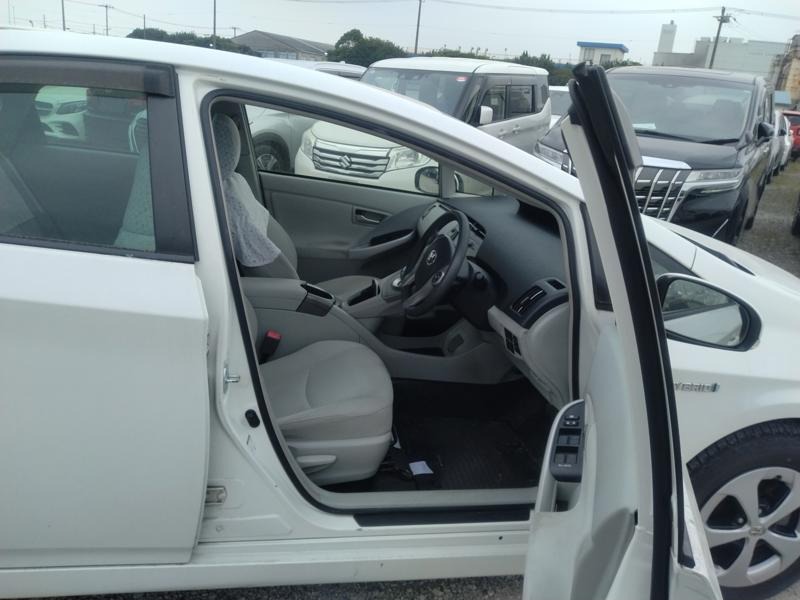 2012 Toyota Prius thumbnail