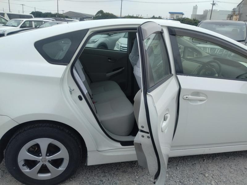 2012 Toyota Prius thumbnail