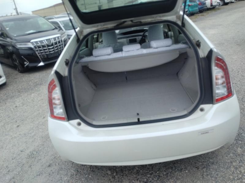 2012 Toyota Prius thumbnail