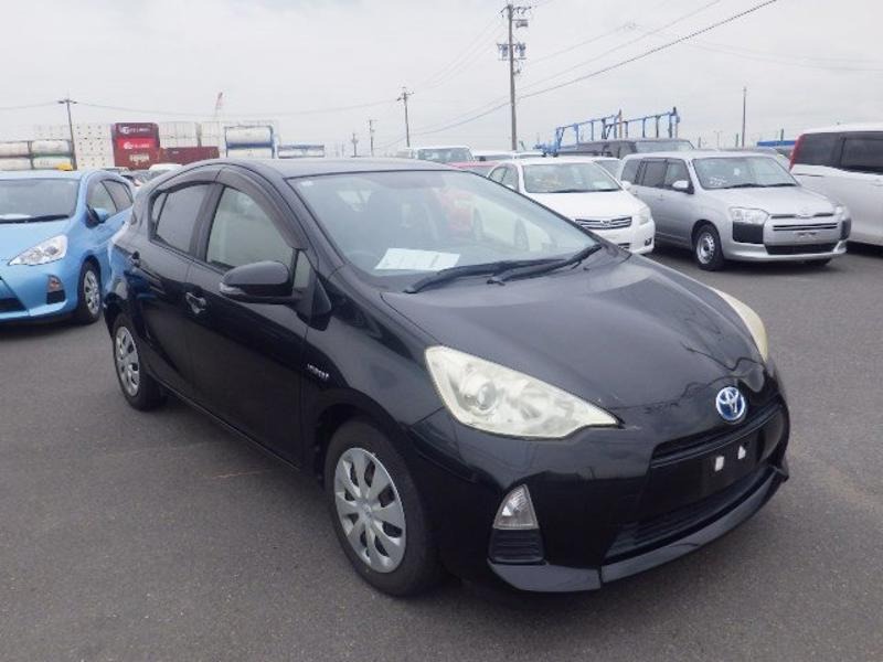 2013 Toyota Aqua thumbnail