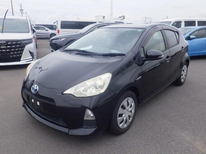 2013 Toyota Aqua thumbnail