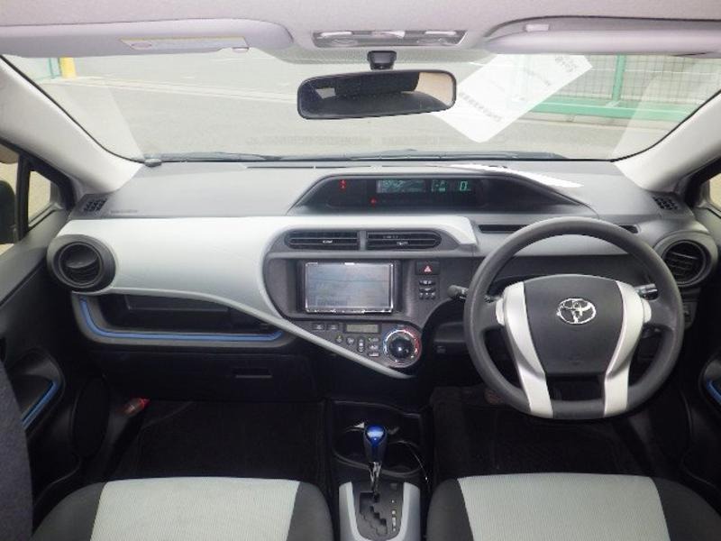2013 Toyota Aqua thumbnail