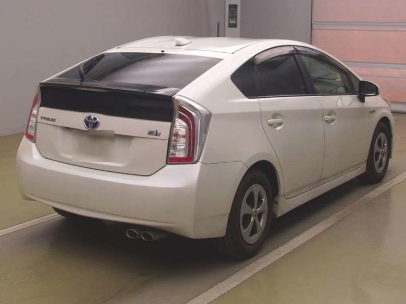 2013 Toyota Prius thumbnail