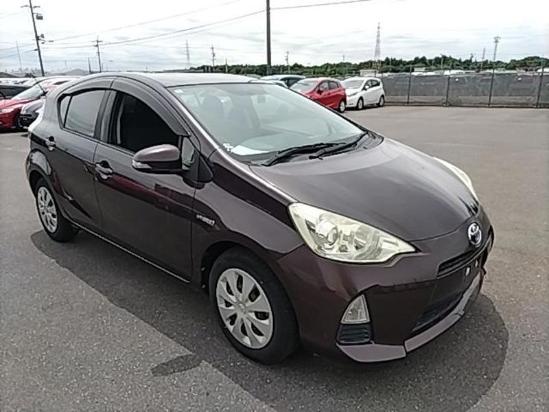 2014 Toyota Aqua thumbnail