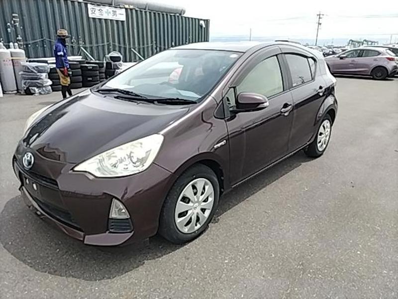 2014 Toyota Aqua thumbnail