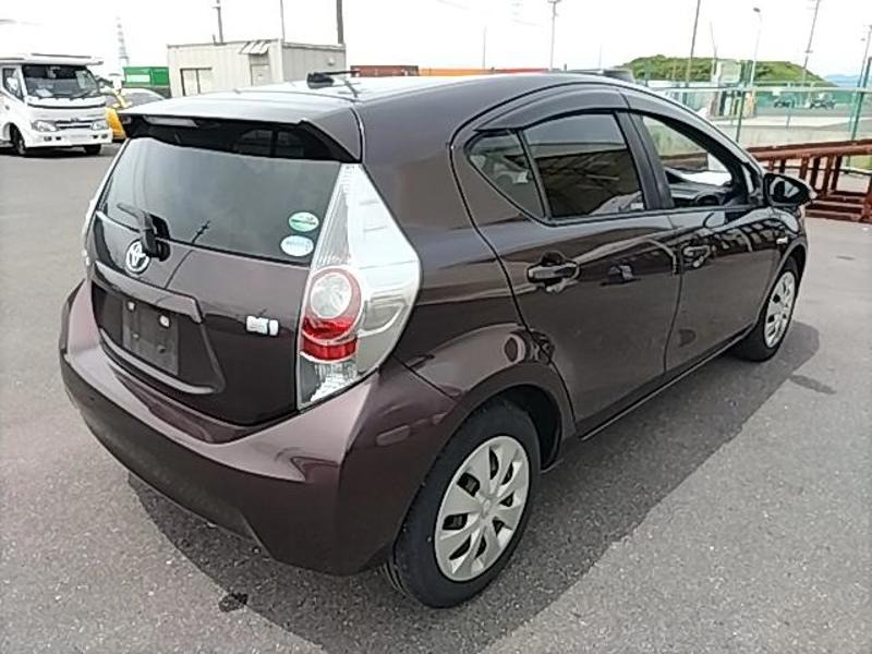 2014 Toyota Aqua thumbnail