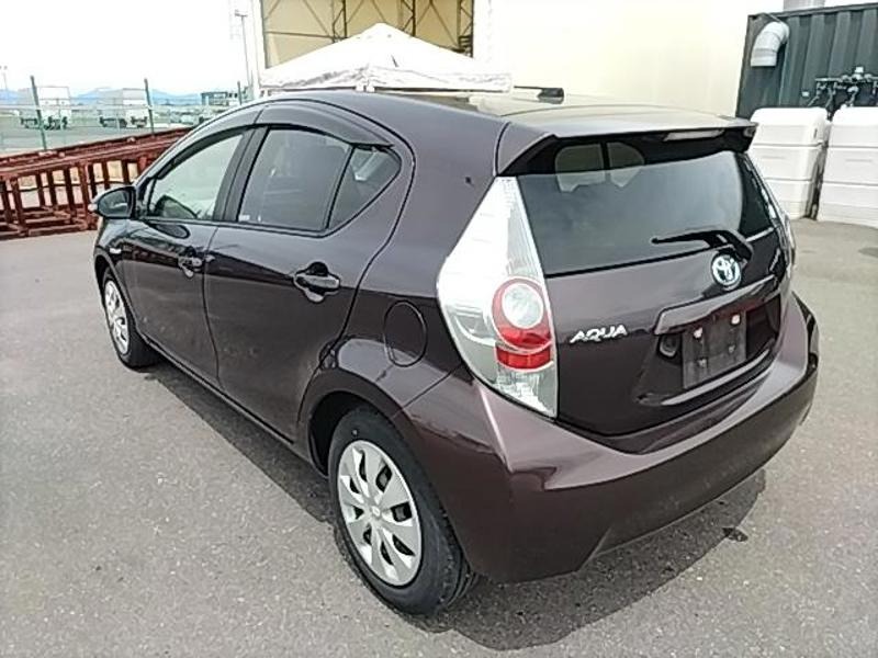 2014 Toyota Aqua thumbnail