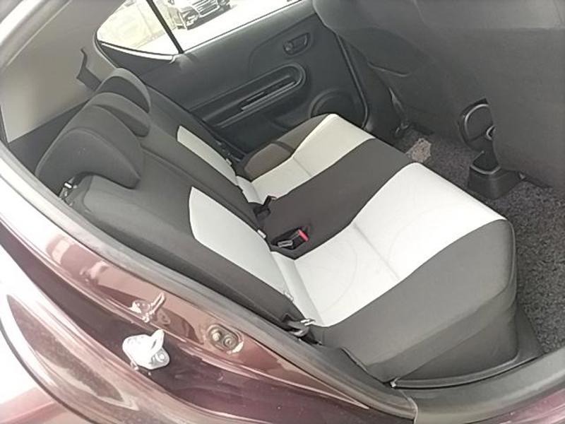 2014 Toyota Aqua thumbnail