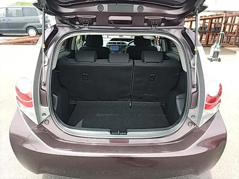 2014 Toyota Aqua thumbnail