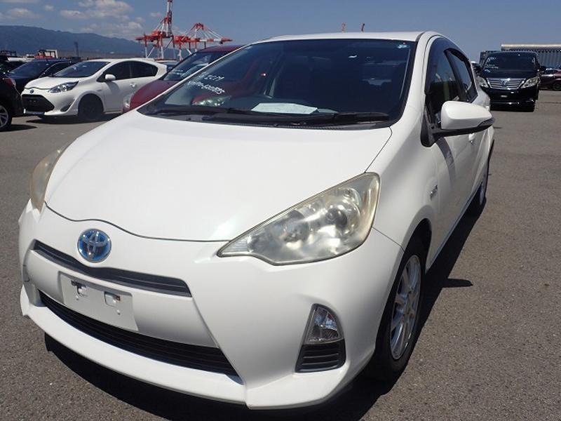 2013 Toyota Aqua thumbnail