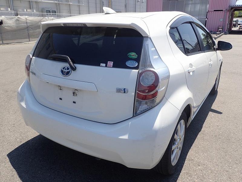 2013 Toyota Aqua thumbnail
