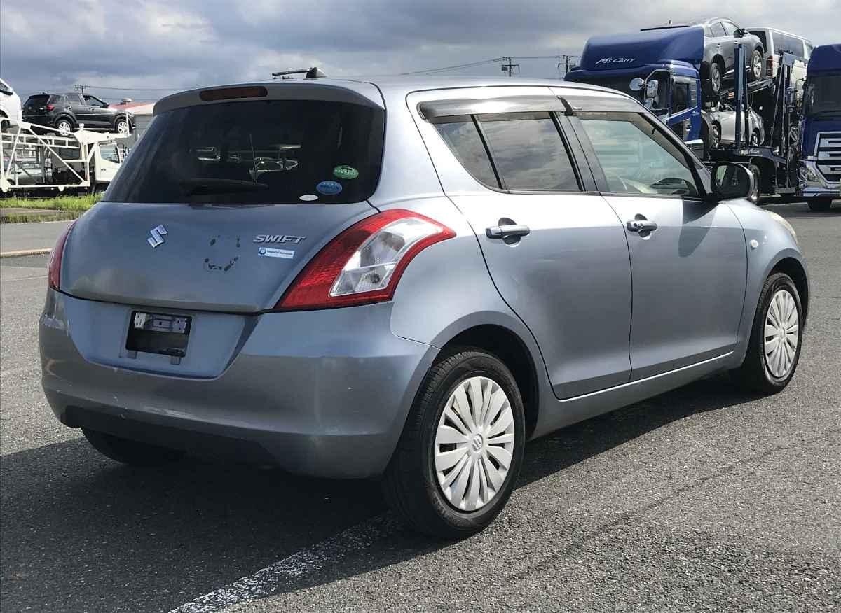 2015 Suzuki Swift thumbnail