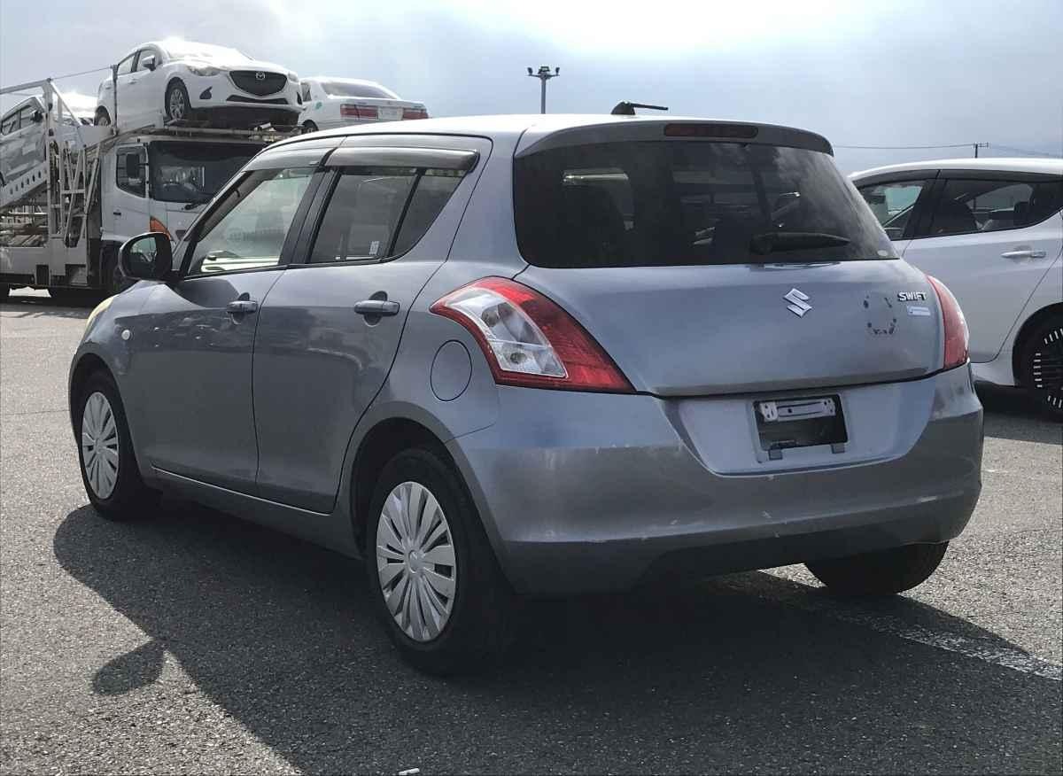 2015 Suzuki Swift thumbnail