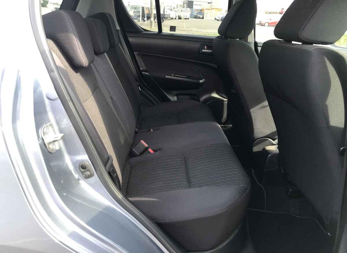 2015 Suzuki Swift thumbnail