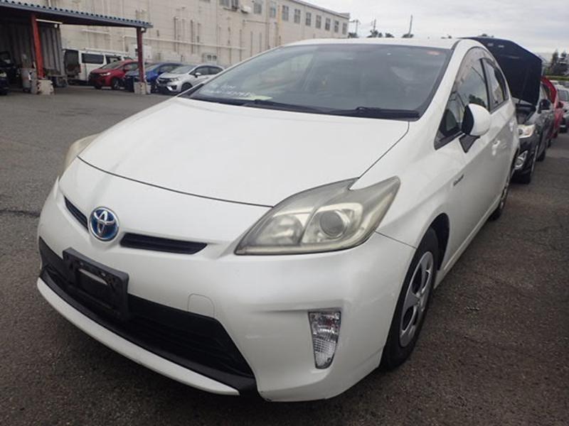 2013 Toyota Prius thumbnail