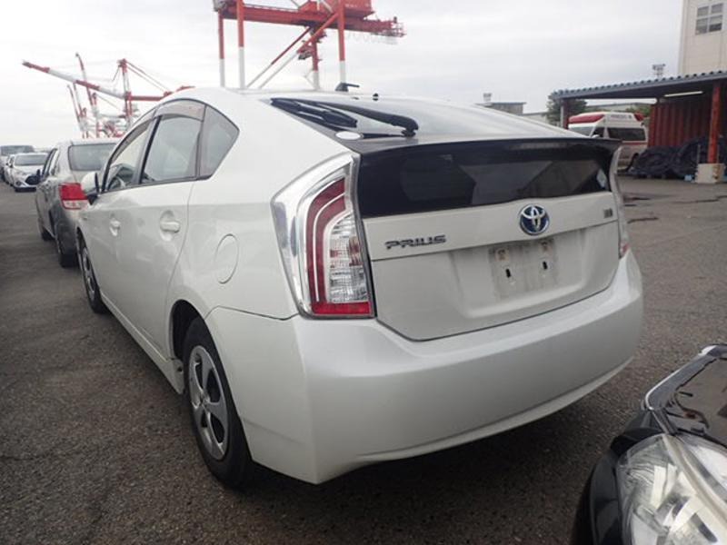 2013 Toyota Prius thumbnail