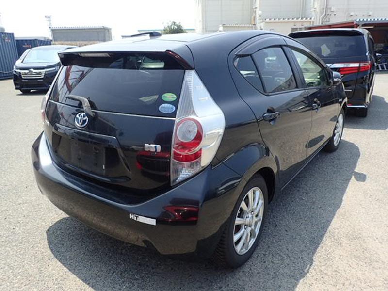2014 Toyota Aqua thumbnail
