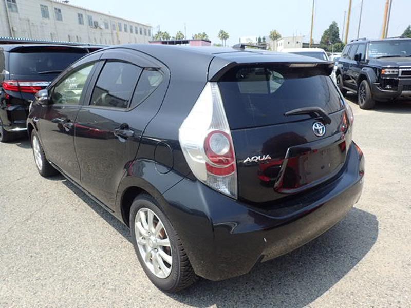 2014 Toyota Aqua thumbnail