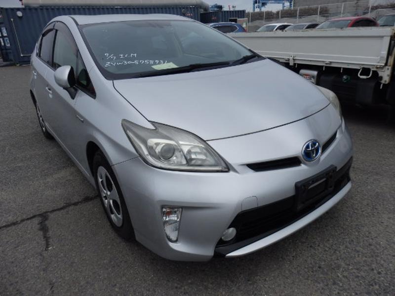 2015 Toyota Prius thumbnail