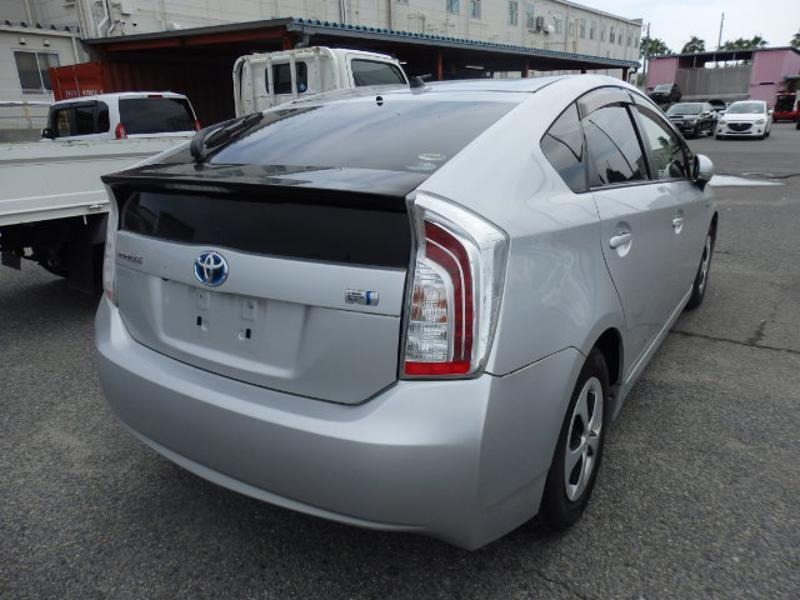 2015 Toyota Prius thumbnail