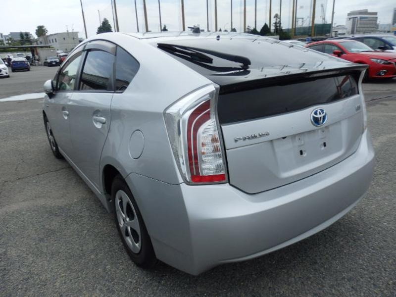 2015 Toyota Prius thumbnail