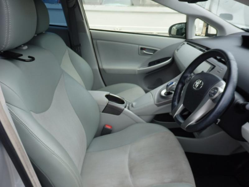 2015 Toyota Prius thumbnail