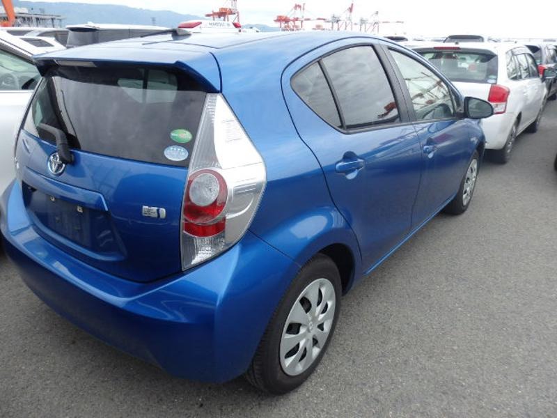 2014 Toyota Aqua thumbnail