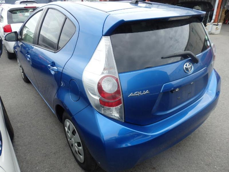 2014 Toyota Aqua thumbnail