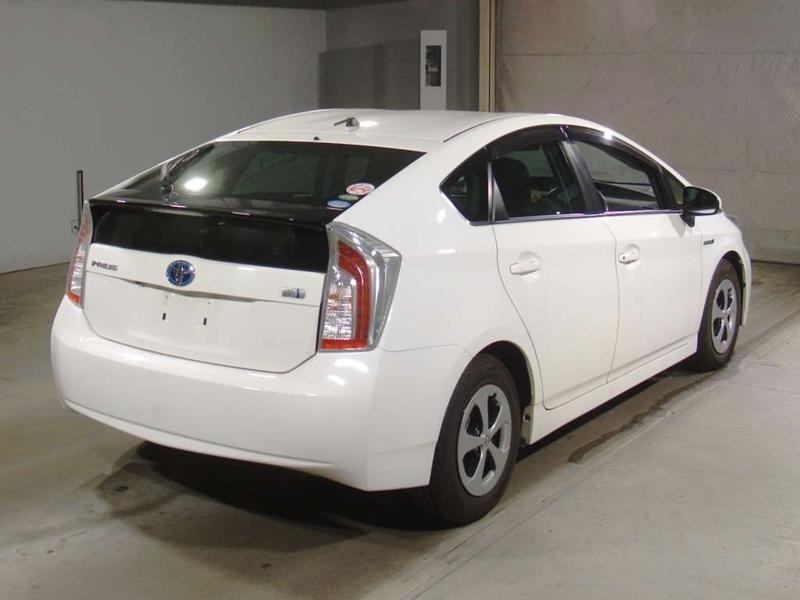 2015 Toyota Prius thumbnail