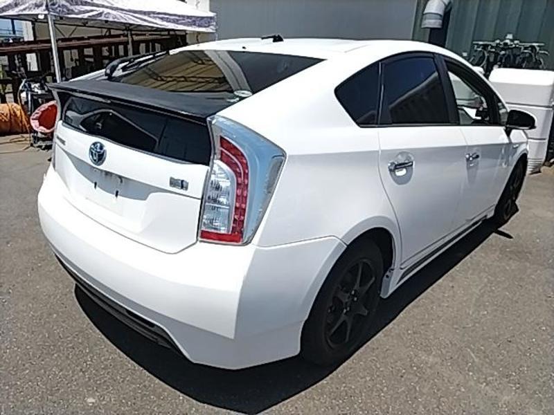 2012 Toyota Prius thumbnail