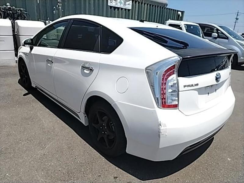 2012 Toyota Prius thumbnail