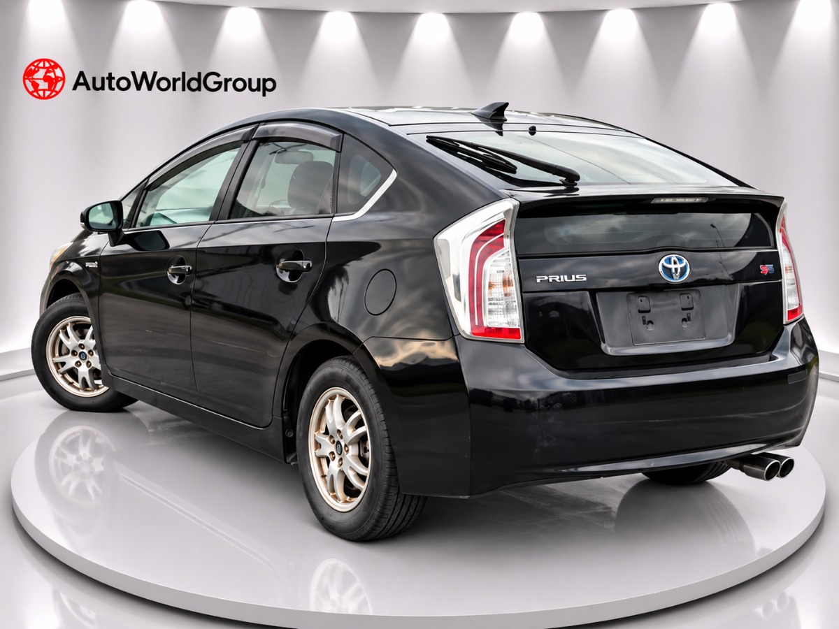2012 Toyota Prius thumbnail