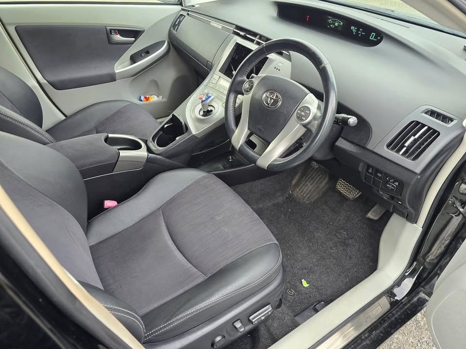 2012 Toyota Prius thumbnail