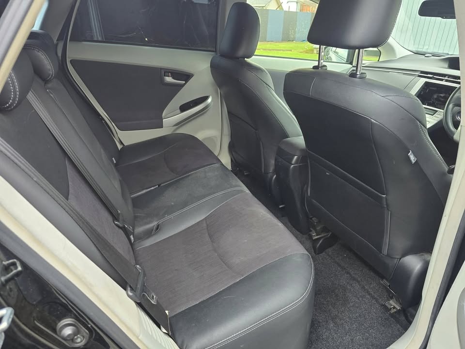 2012 Toyota Prius thumbnail