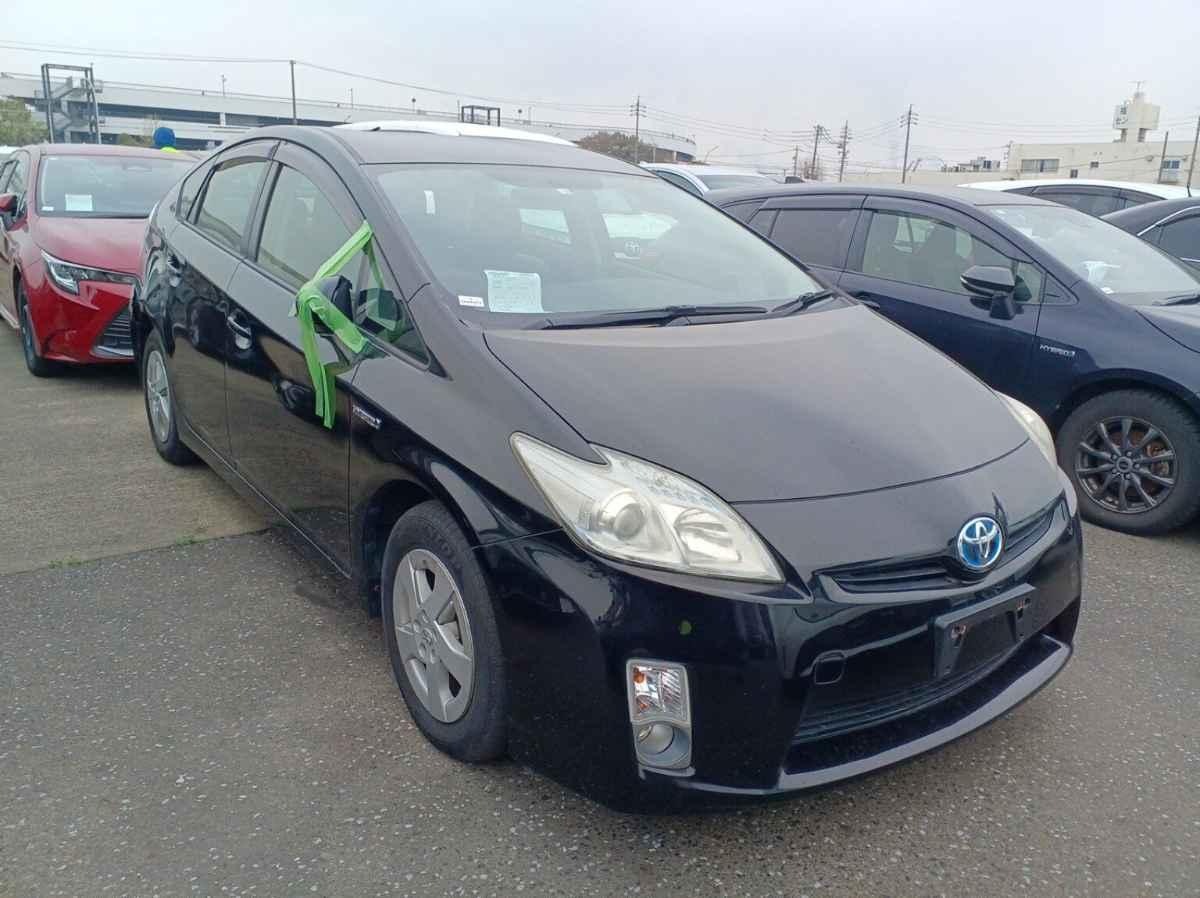 2012 Toyota Prius thumbnail