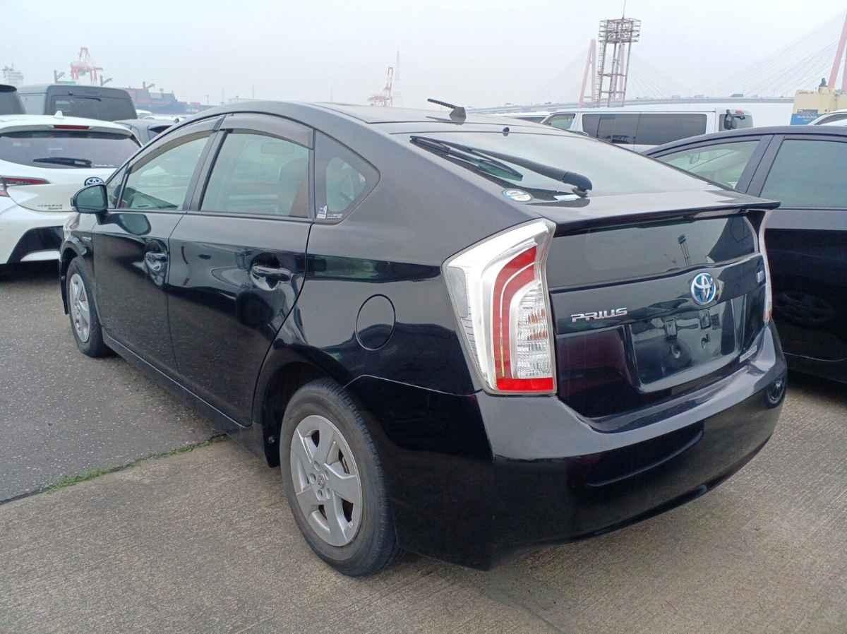 2012 Toyota Prius thumbnail