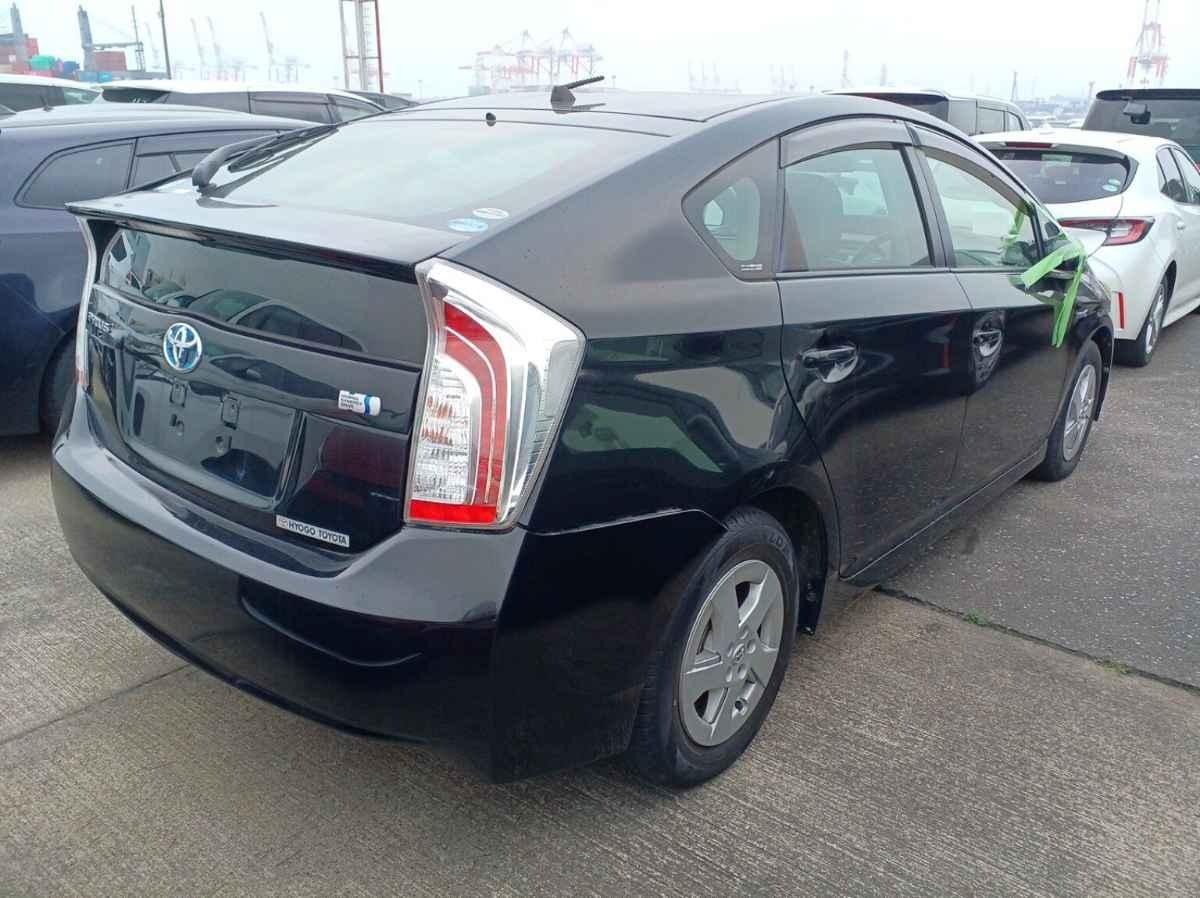 2012 Toyota Prius thumbnail