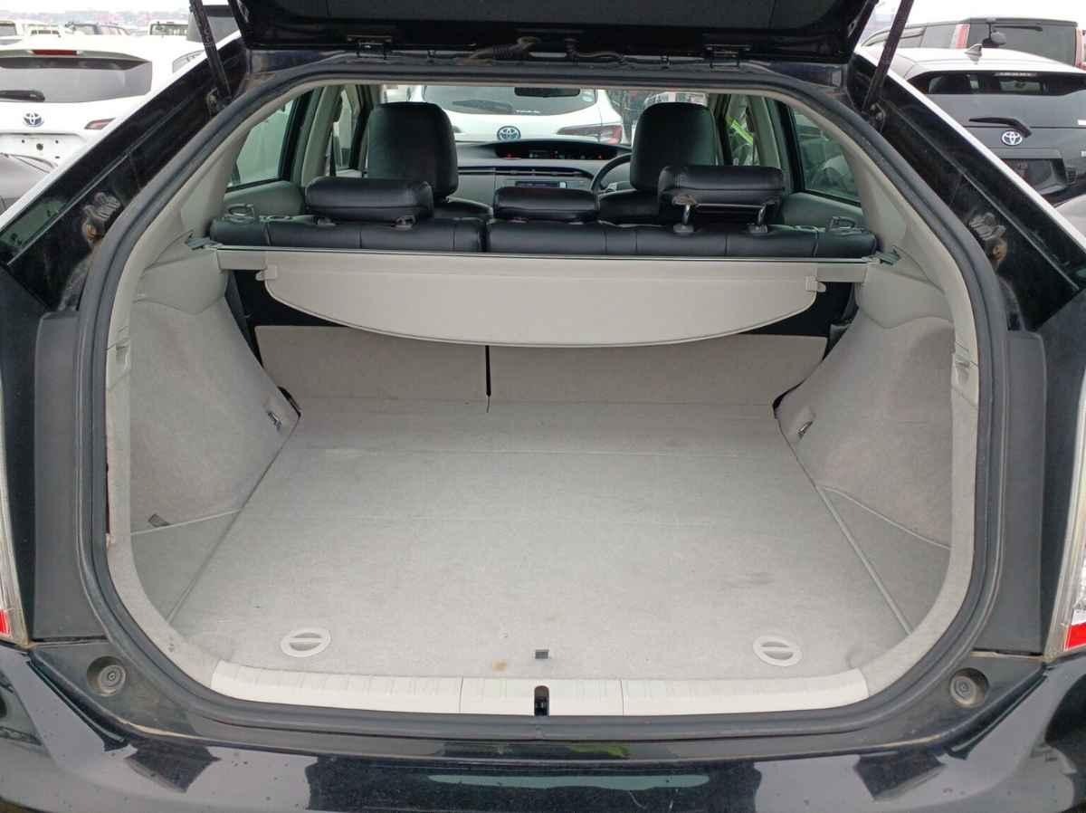2012 Toyota Prius thumbnail