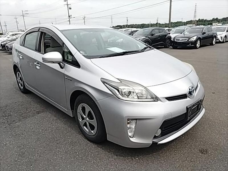 2012 Toyota Prius thumbnail