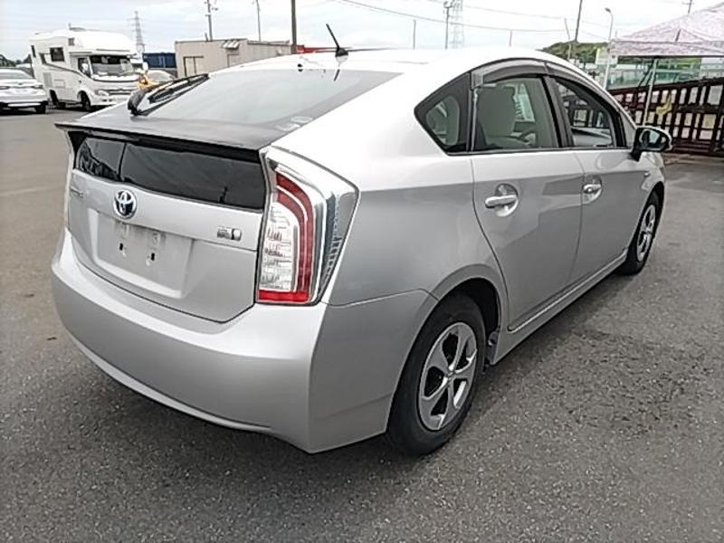 2012 Toyota Prius thumbnail