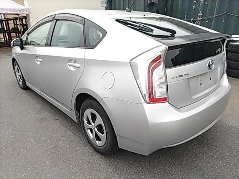 2012 Toyota Prius thumbnail