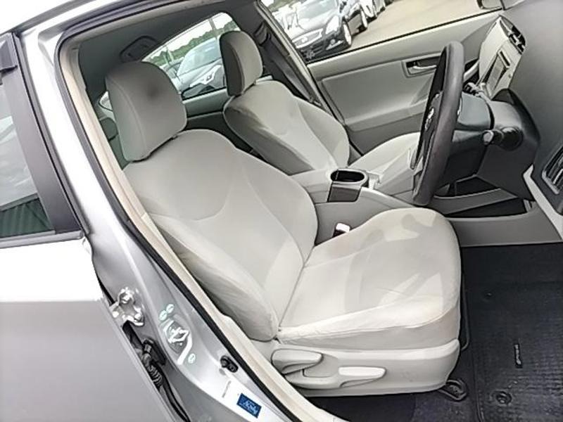 2012 Toyota Prius thumbnail