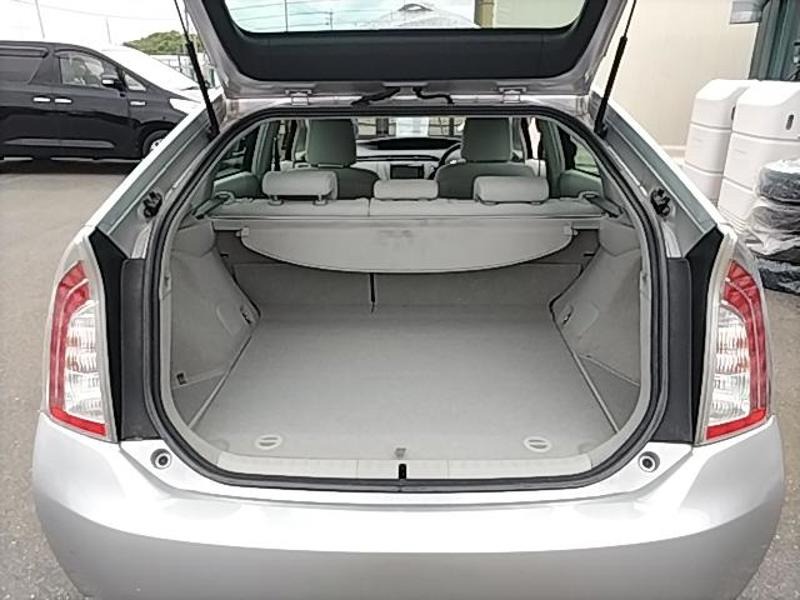 2012 Toyota Prius thumbnail