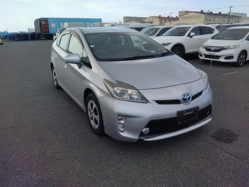 2013 Toyota Prius thumbnail