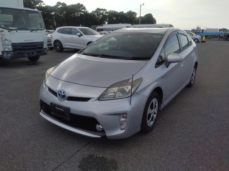 2013 Toyota Prius thumbnail