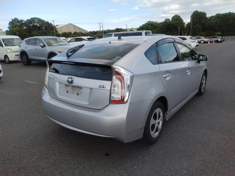 2013 Toyota Prius thumbnail