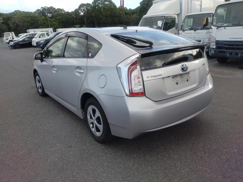 2013 Toyota Prius thumbnail