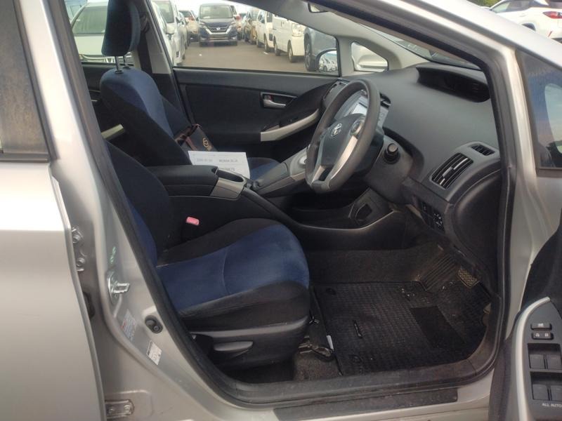 2013 Toyota Prius thumbnail