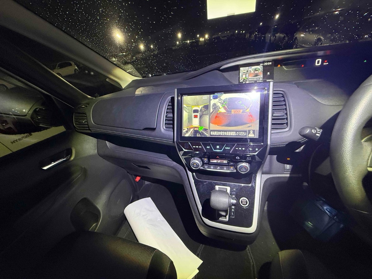 2018 Nissan Serena thumbnail