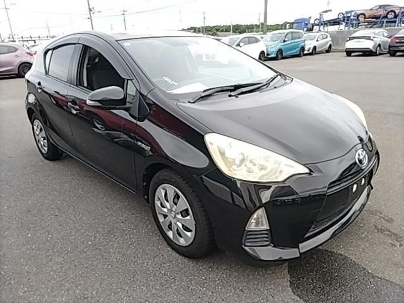 2012 Toyota Aqua thumbnail